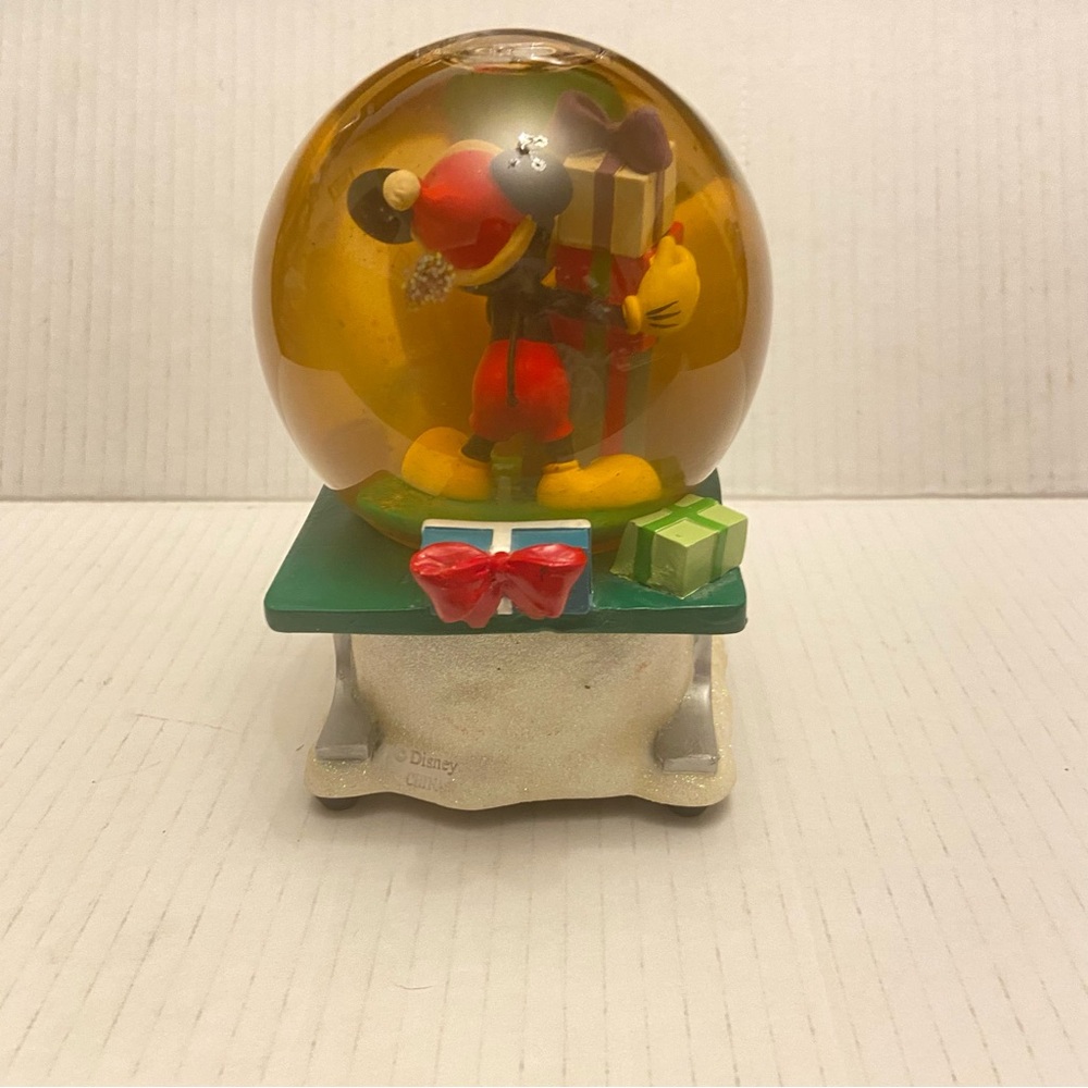 Disney Mickey Mouse Pluto Music Snow Globe Sleigh Plays Here Comes Santa Claus - Picture 4 of 10